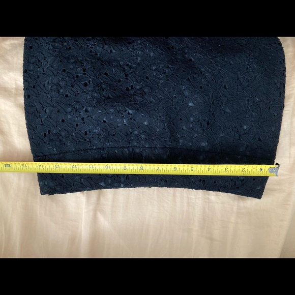 Black mini skirt with laser cut design over lining - Picture 5 of 10